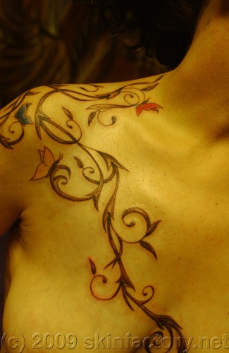 Frauen tattoo schulter